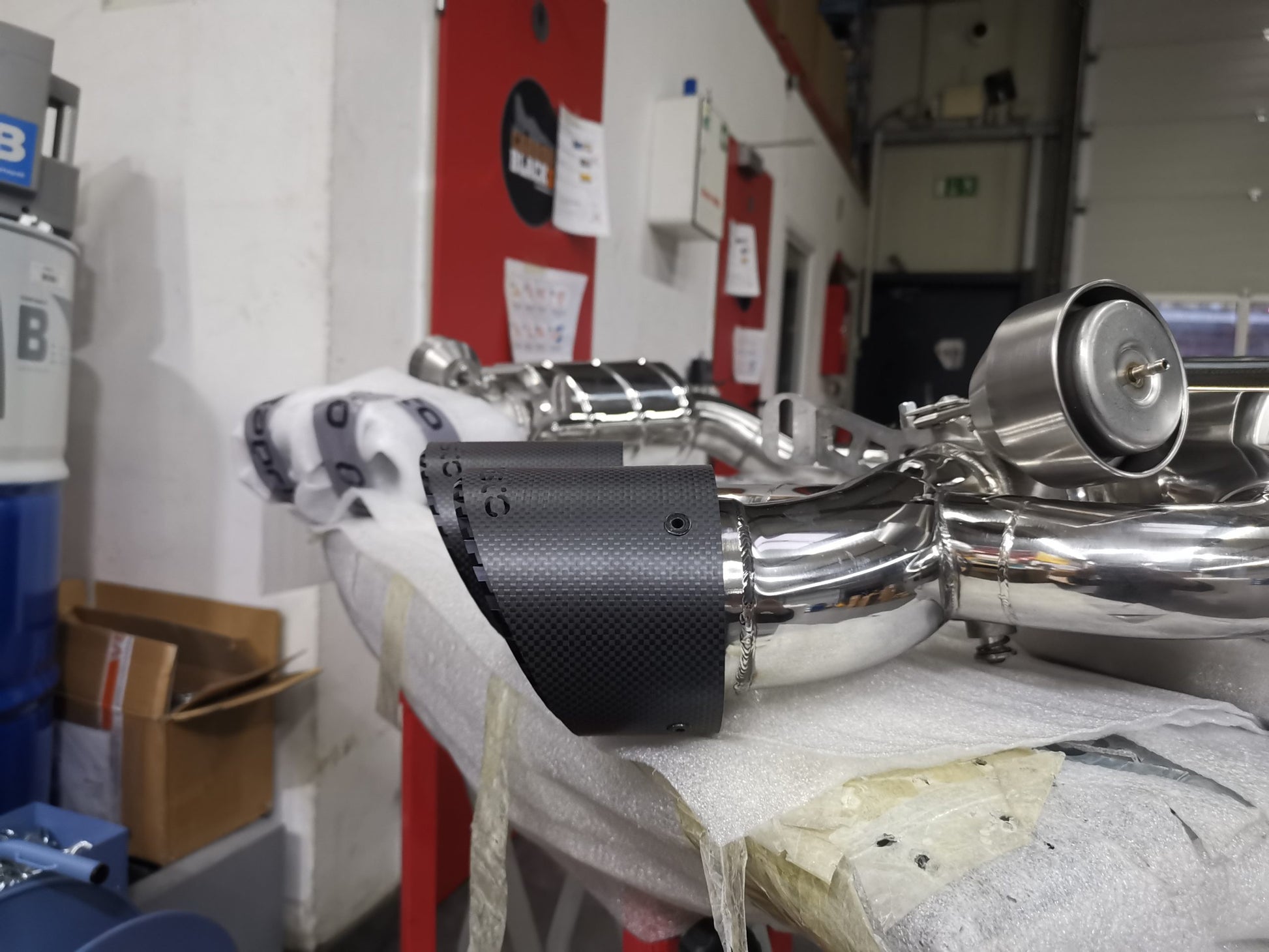 Capristo 02AU01903028 Audi RS6/7 (C8) Valved Exhaust with Bevelled Carbon Fiber Tips (CES3) 