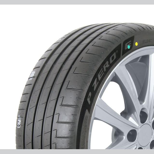 PIRELLI 27535R22LTPI104YPZEB Suv/4X4 Summer Tyreaa69.0 Db