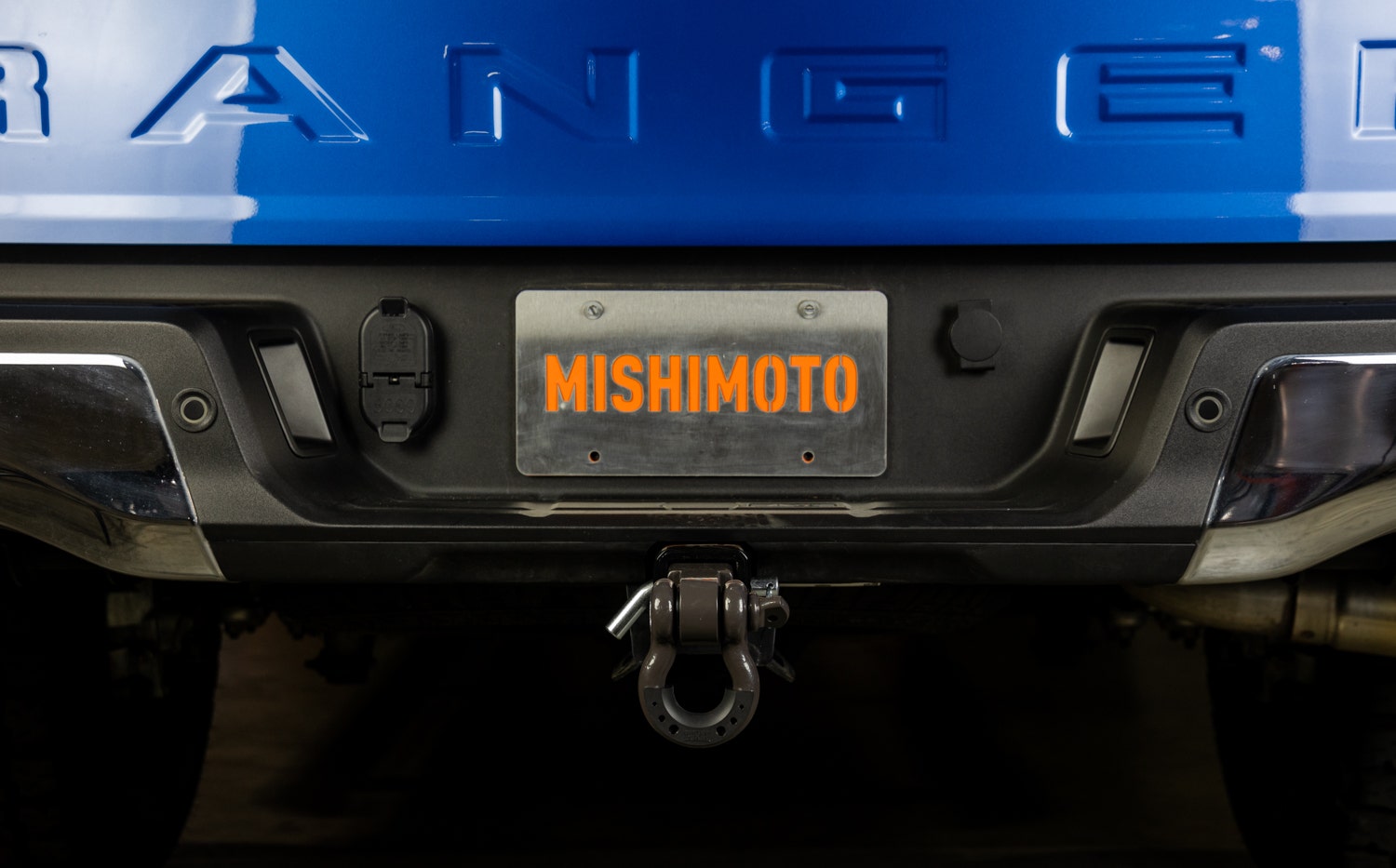 Mishimoto BNRS-BK Shackled 2-Inch Hitch Receiver