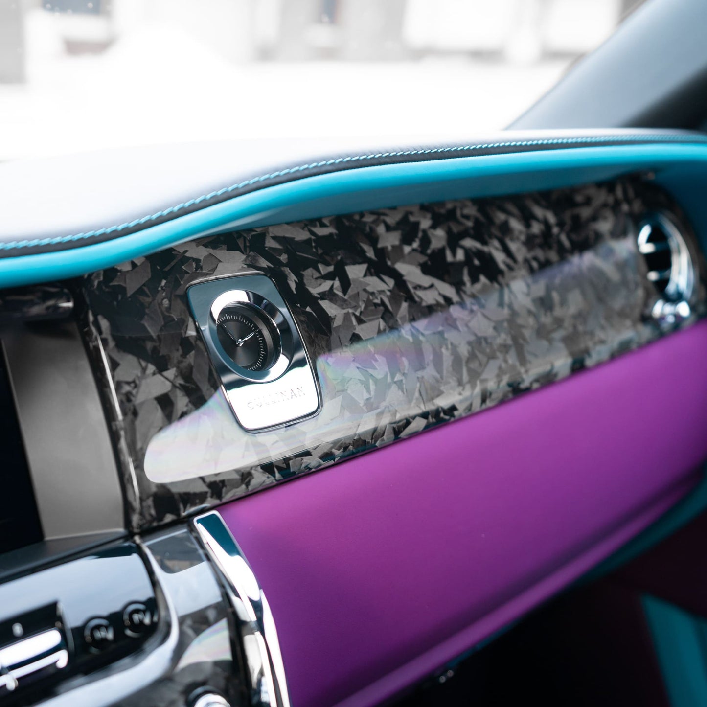 MANHART CARBON INTERIOR PACKAGE FOR ROLLS-ROYCE CULLINAN