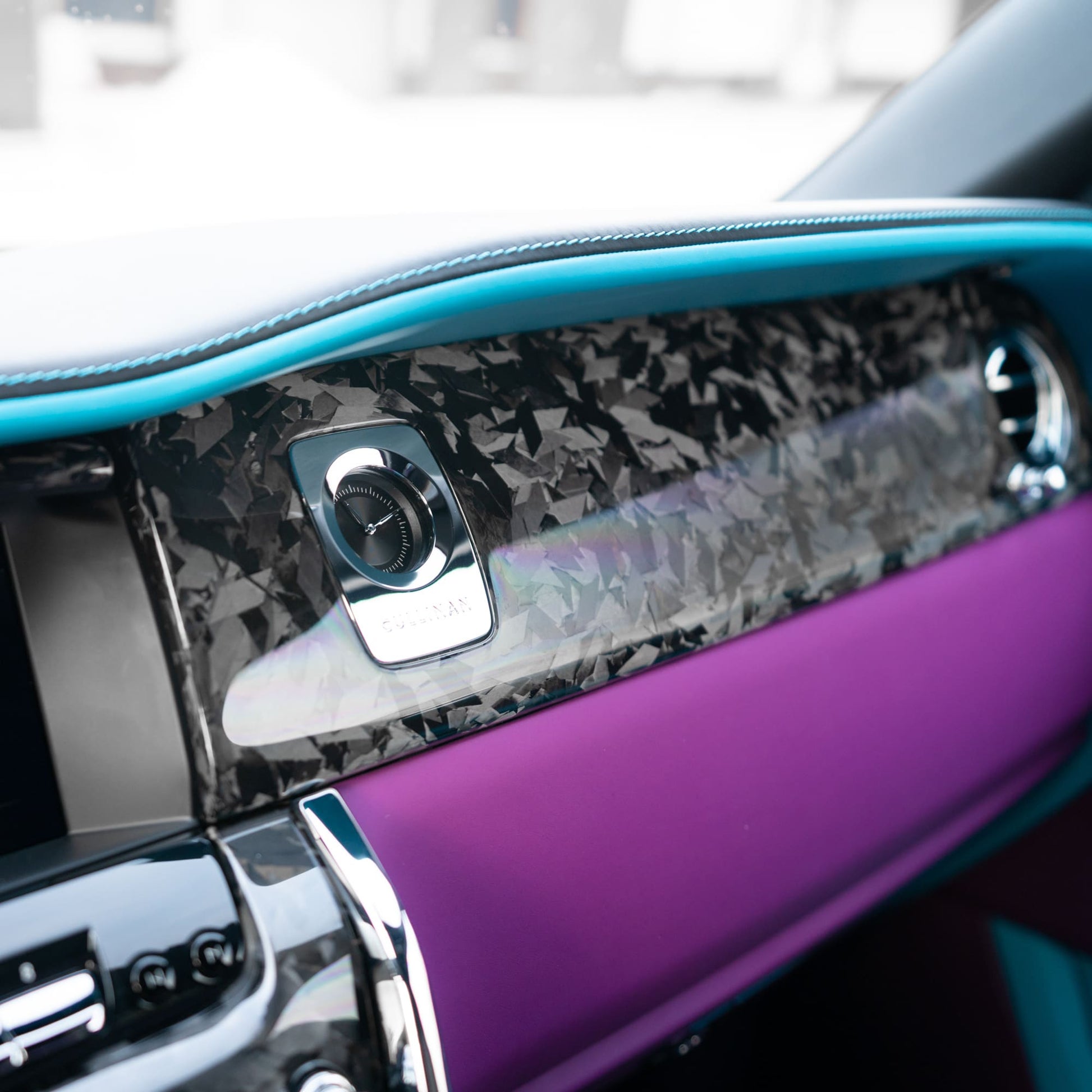 MANHART CARBON INTERIOR PACKAGE FOR ROLLS-ROYCE CULLINAN