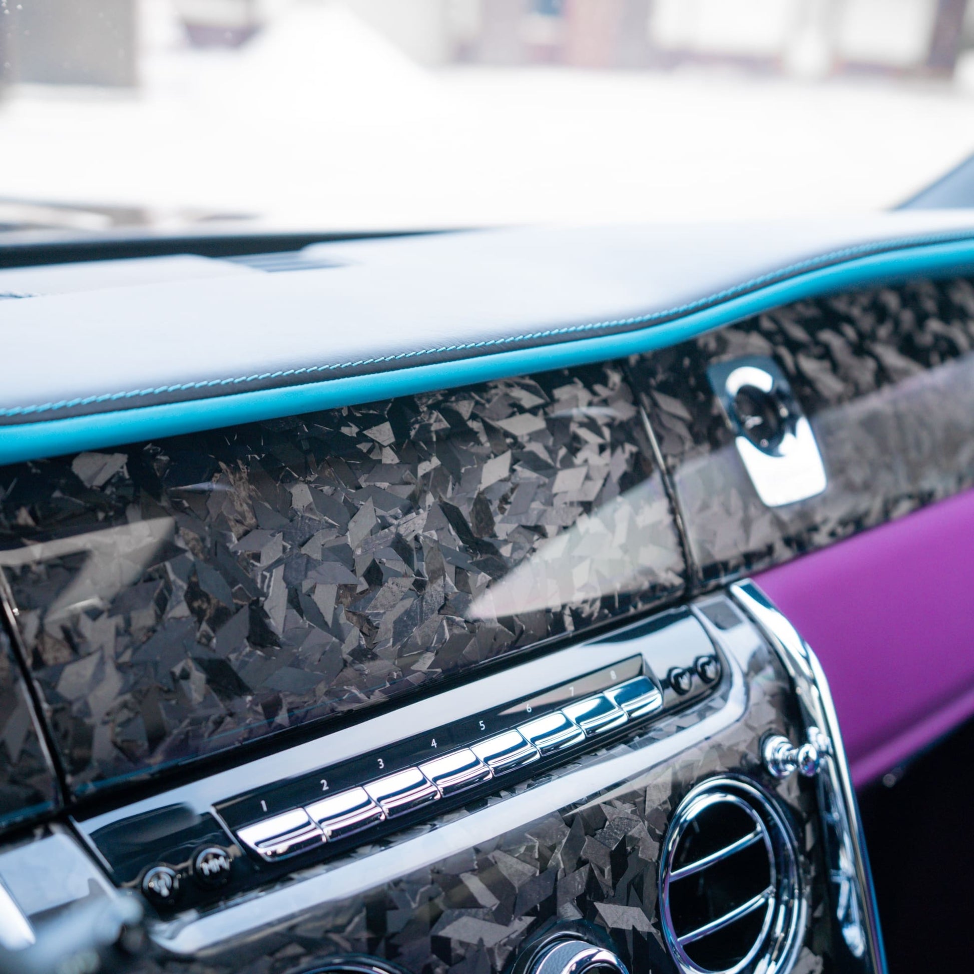 MANHART CARBON INTERIOR PACKAGE FOR ROLLS-ROYCE CULLINAN