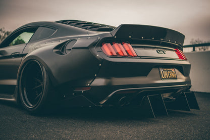 Clinched Ford Mustang S550 Ducktail Spoiler