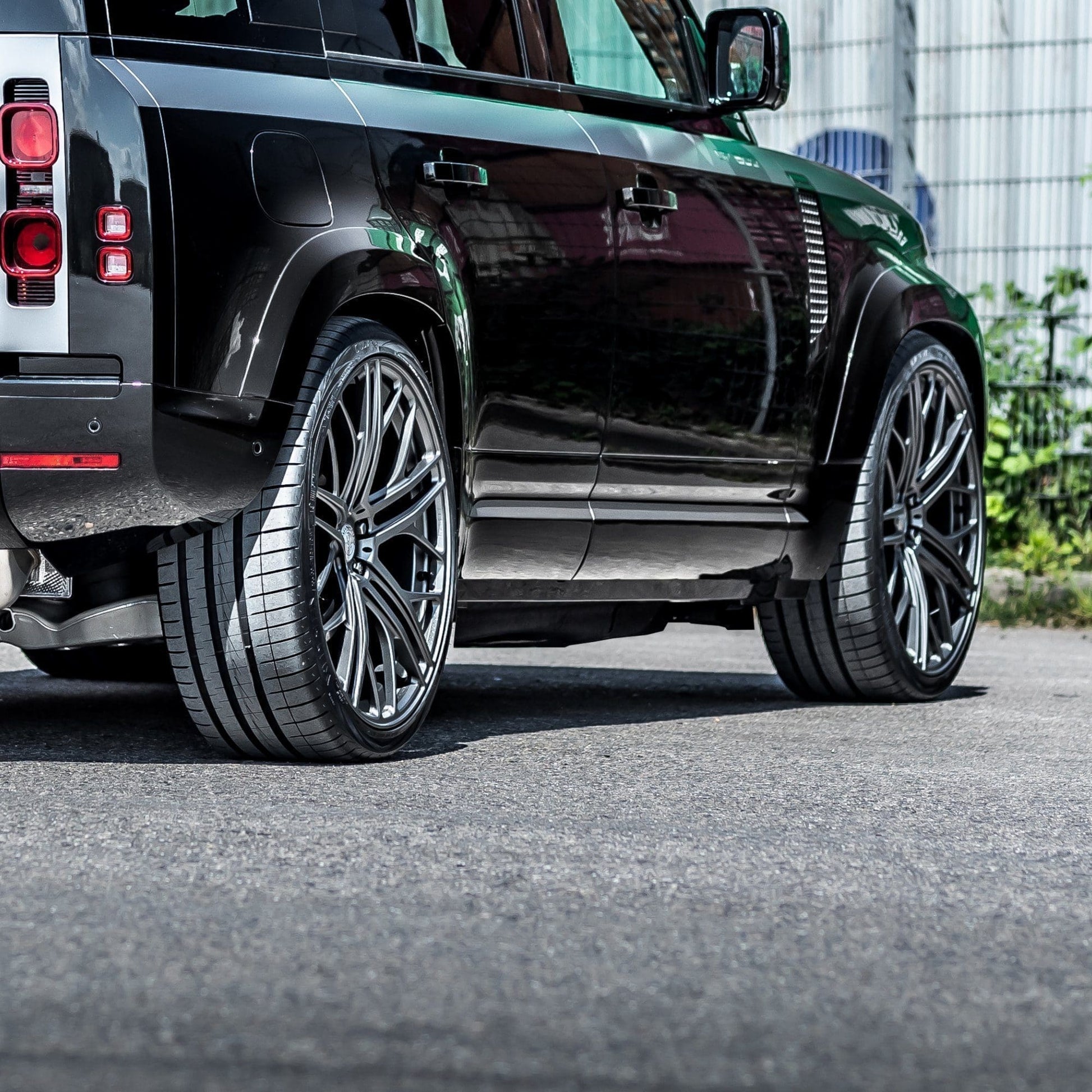 MANHART MHRDEFFL22105 FORGED LINE RIM SET FOR LAND ROVER DEFENDER  LIGHT GREY